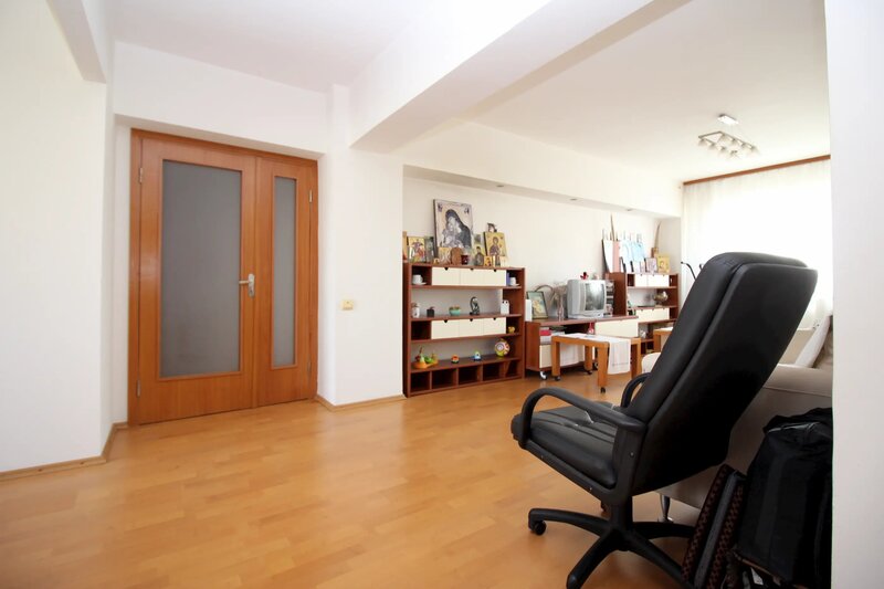 Crangasi, 4 camere transformat in 3 camere, centrala proprie, mobilat